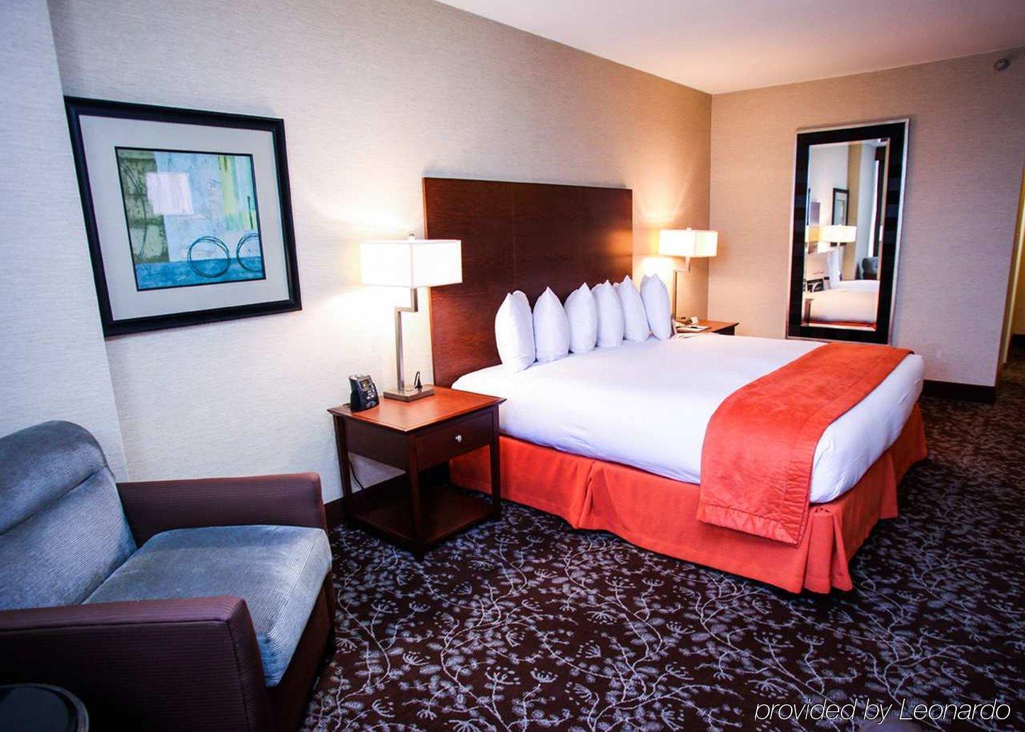 Hotel Doubletree By Hilton & By The Galleria 4*